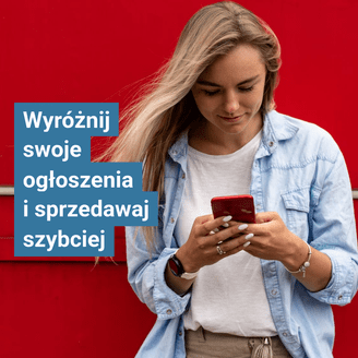 Kobieta trzymająca telefon. Napis:Wyróżnij swoje ogłoszenia i sprzedawaj szybciej.